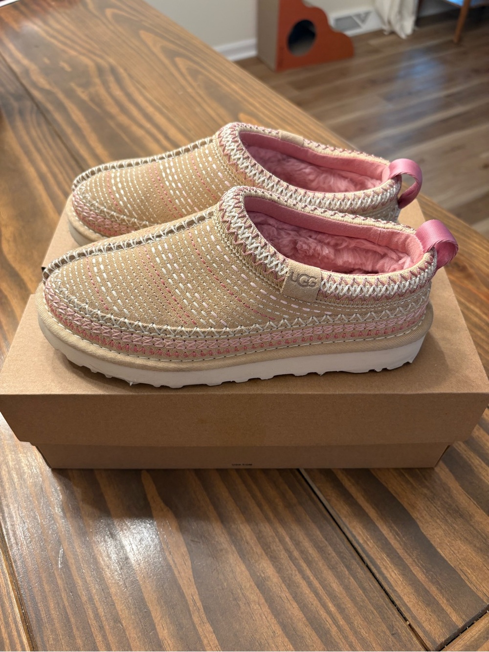 UGG Women’s Size 6 Tasman Slippers